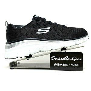 Skechers Womens Black Athletic Sneaker Shoes Sz 9